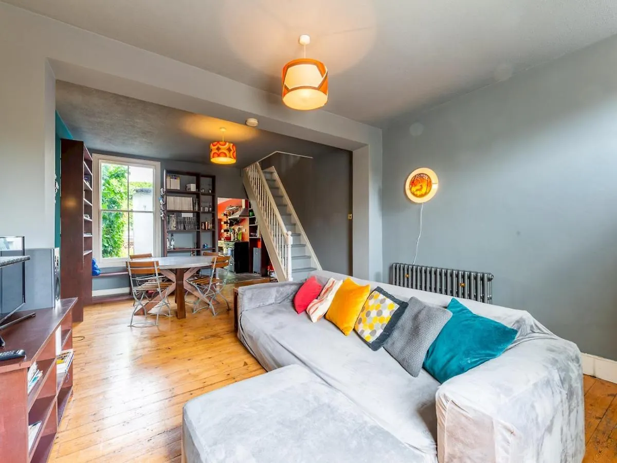 Pass The Keys Trendy Hackney House Villa London