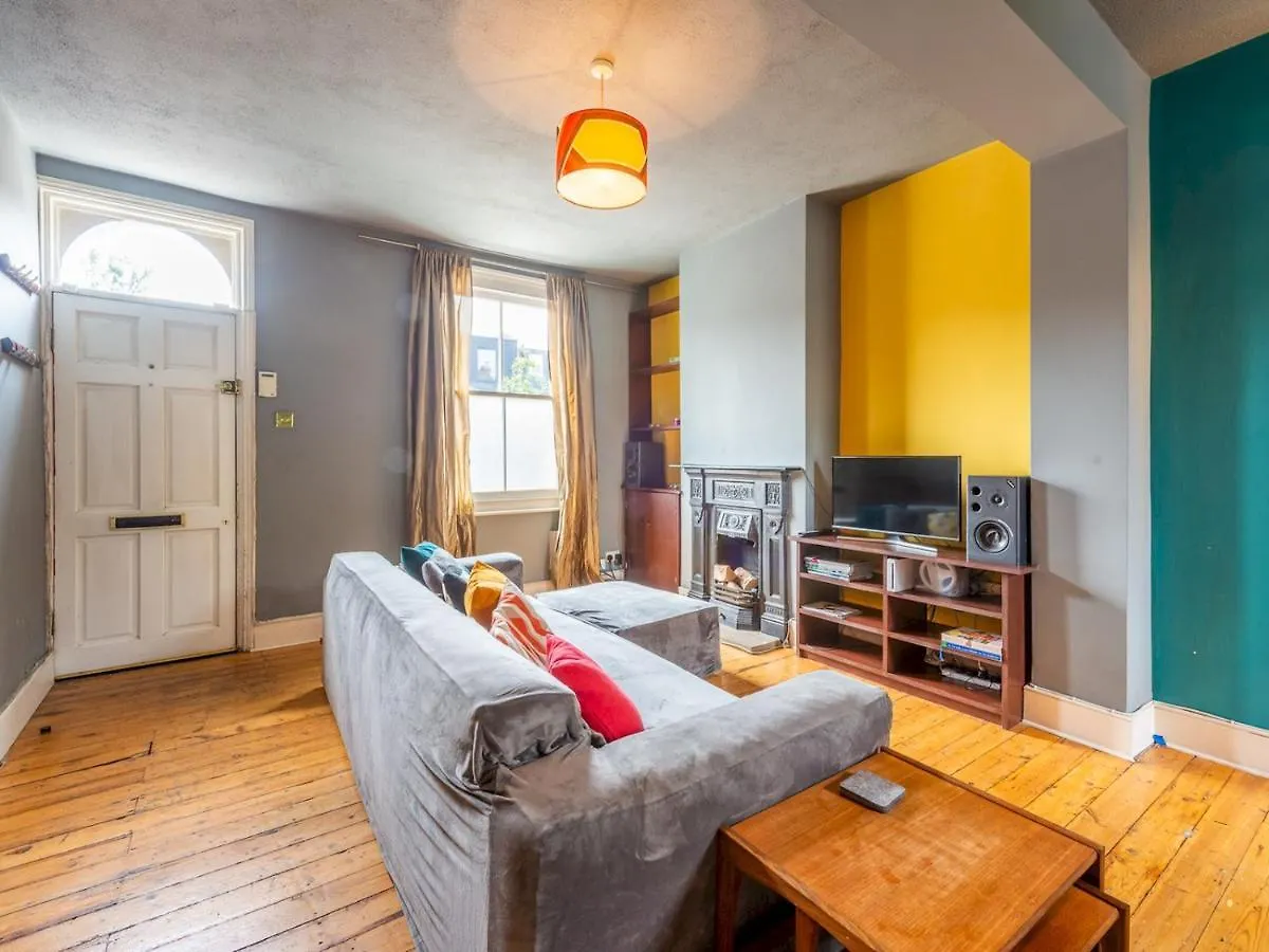 Holiday home Pass The Keys Trendy Hackney House Villa London